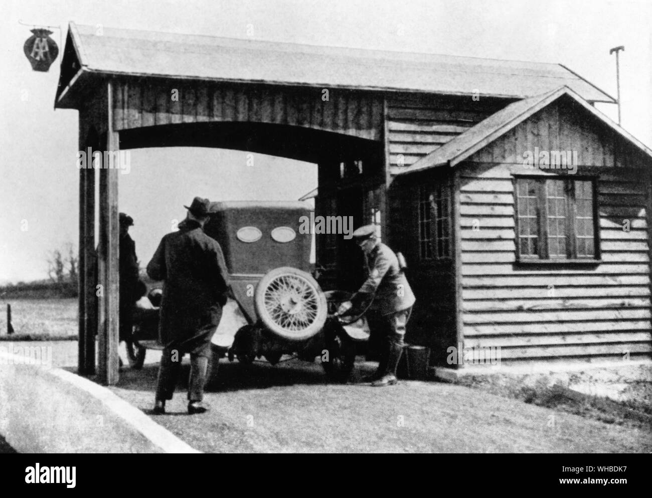 Großbritanniens erste Tankstelle - Aldermaston 1920 Stockfoto