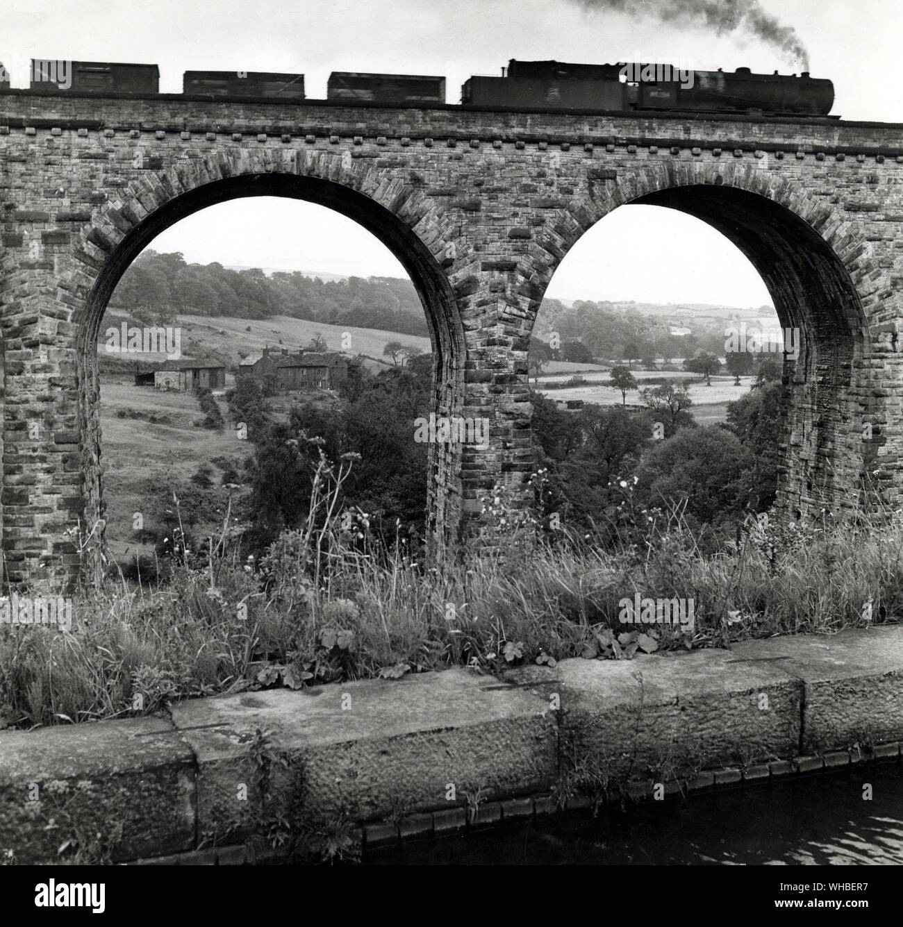 Viadukt von leinpfad von einfachen aquaduct am Rochdale Kanal genommen. Stockfoto