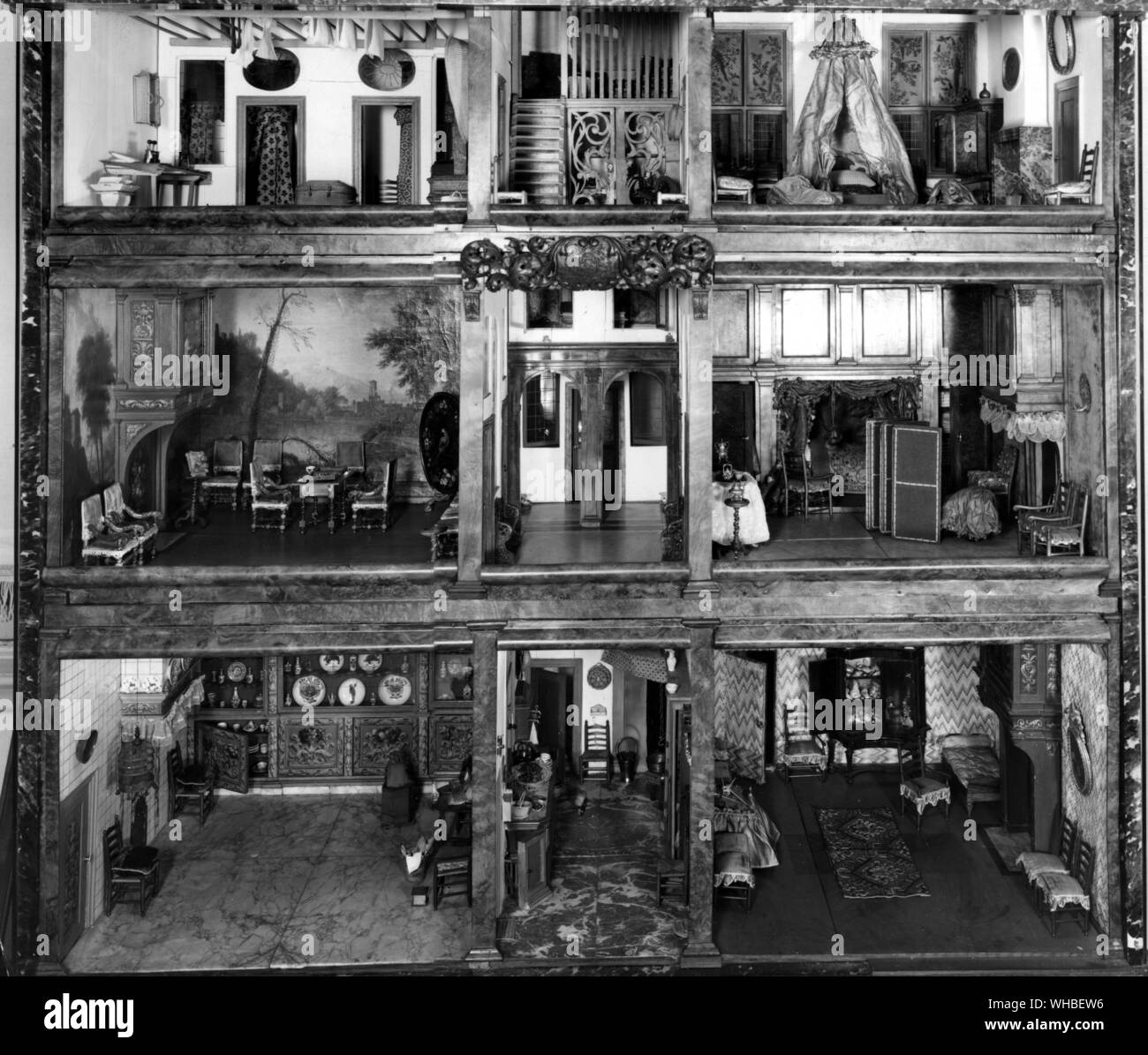 C 1700 Puppenhaus für Petronella Brandt-Oortman - (Amsterdam 1656 Geboren - Gestorben. Amsterdam, 27. November 1716) - Zwischen 1686 und 1690 wurde das Haus von kostbaren Materialien, das Kabinett investiert mit Schildkröte und Zinn und mit vielen Kunstwerken. Wenn Petronella das Haus starb in die Hände ihrer Tochter Hendrina. In 1821, the Dolls House wurde von der Regierung gekauft und ist nun in das Rijksmuseum. Stockfoto