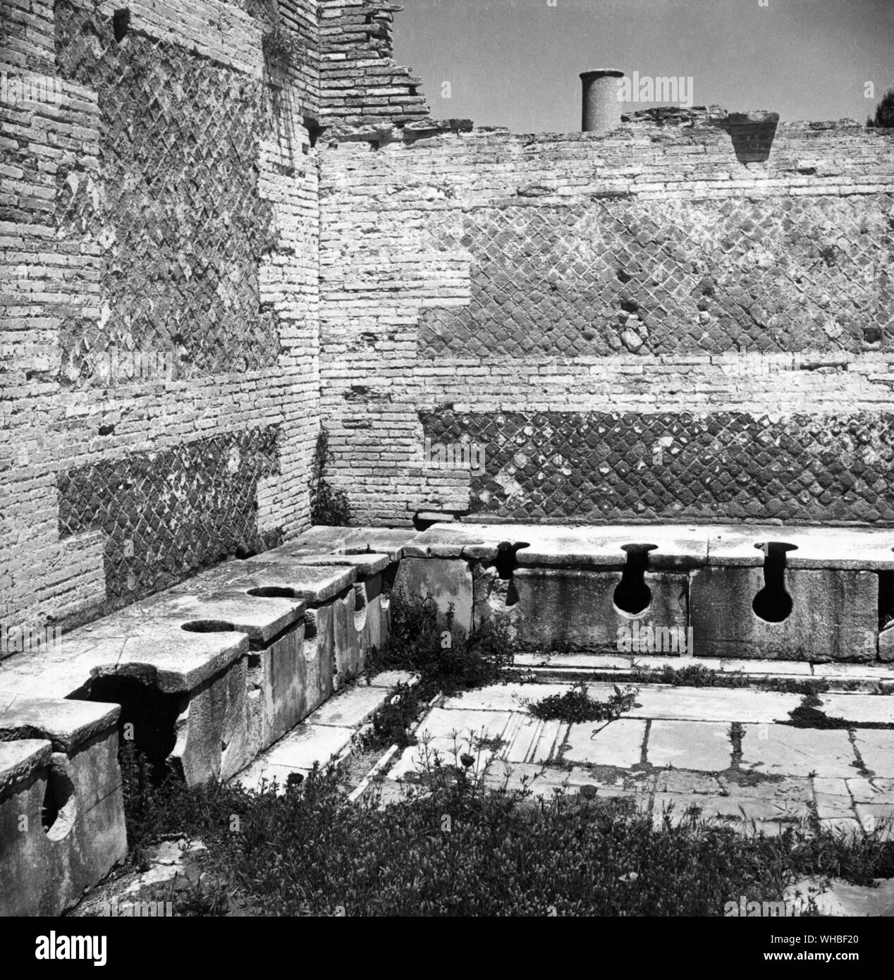 Ostia, Latrinen auf der Via della Forica. Stockfoto