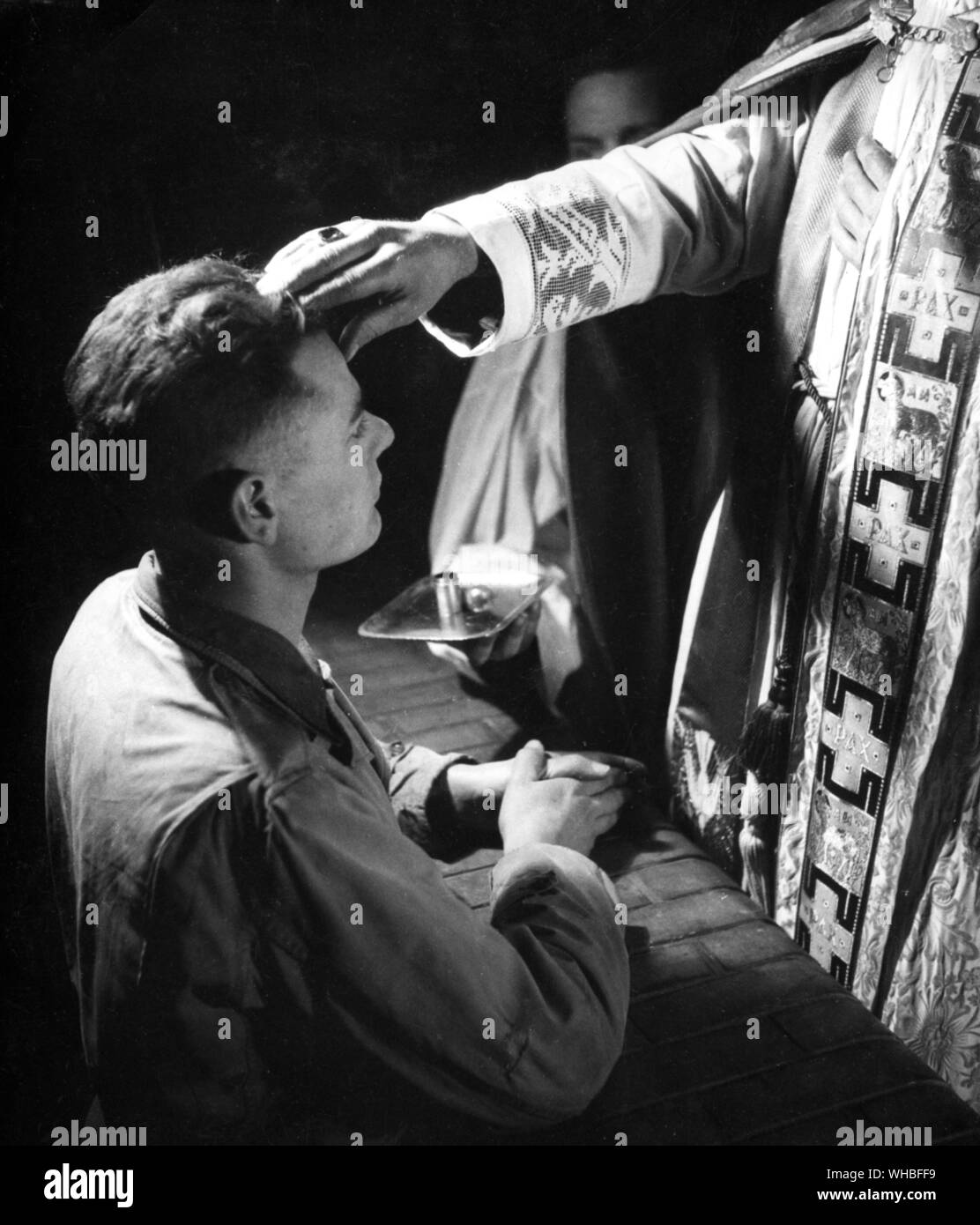 Ein junger Mann wird bestätigt Stockfoto