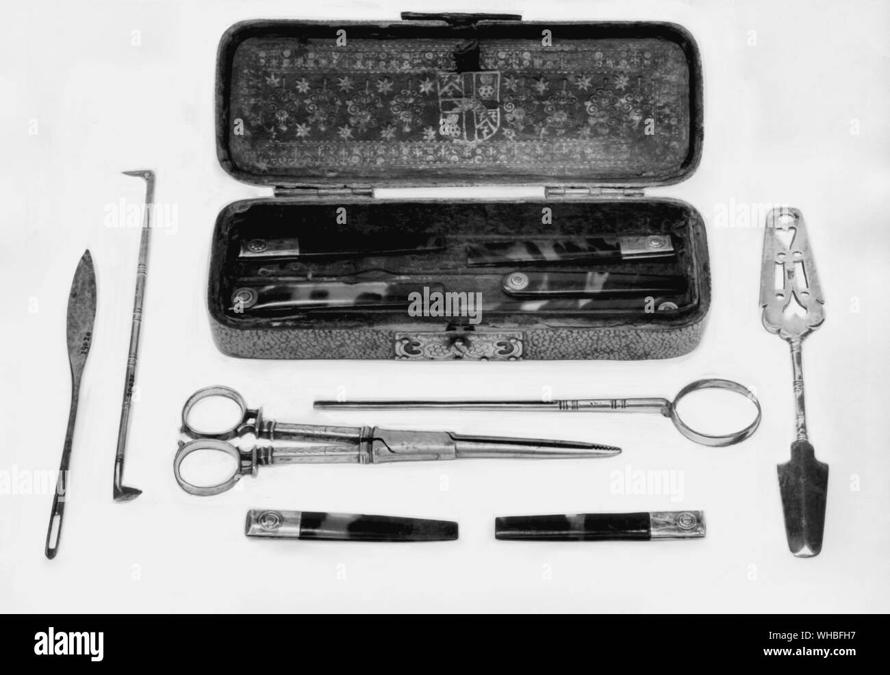 Instrumente: Op. Pocket Set von Instrumenten. Box bedeckt mit narbenleder und silvermounted. Stockfoto