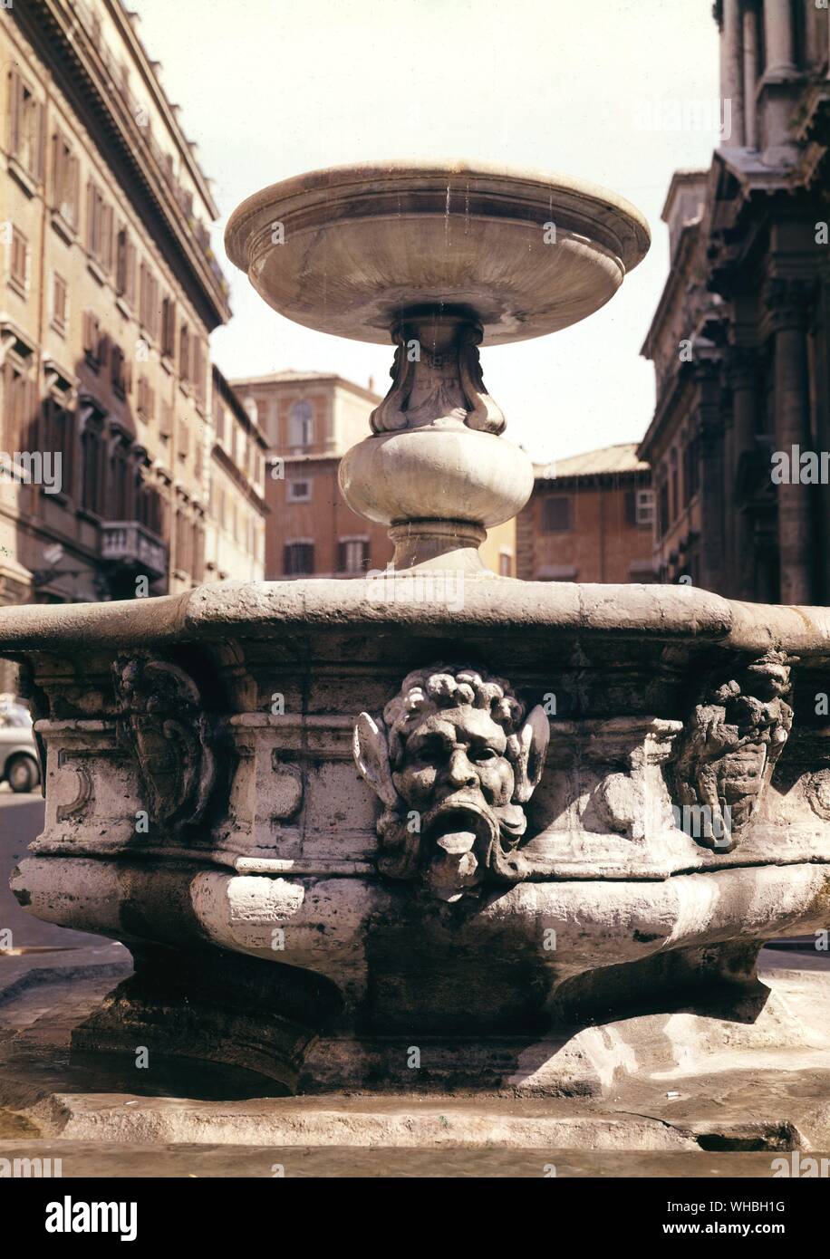 Brunnen, Piazza Campitelli, Rom, Italien. Stockfoto