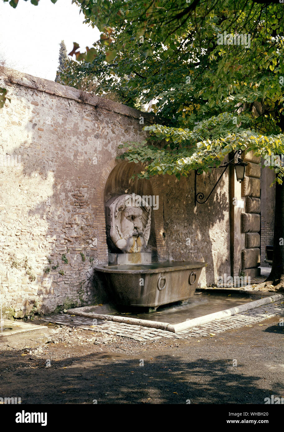 Maske Brunnen im Park der Orangenbäume, Via Pietro d'Illyria, Rom, Italien. Stockfoto