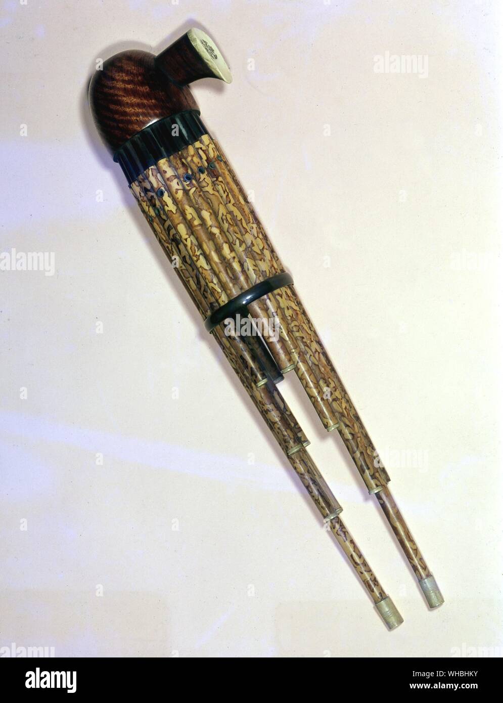 Die Sheng: Chinesische Mund-Reed Instrument geblasen, 12 Lang Stockfoto