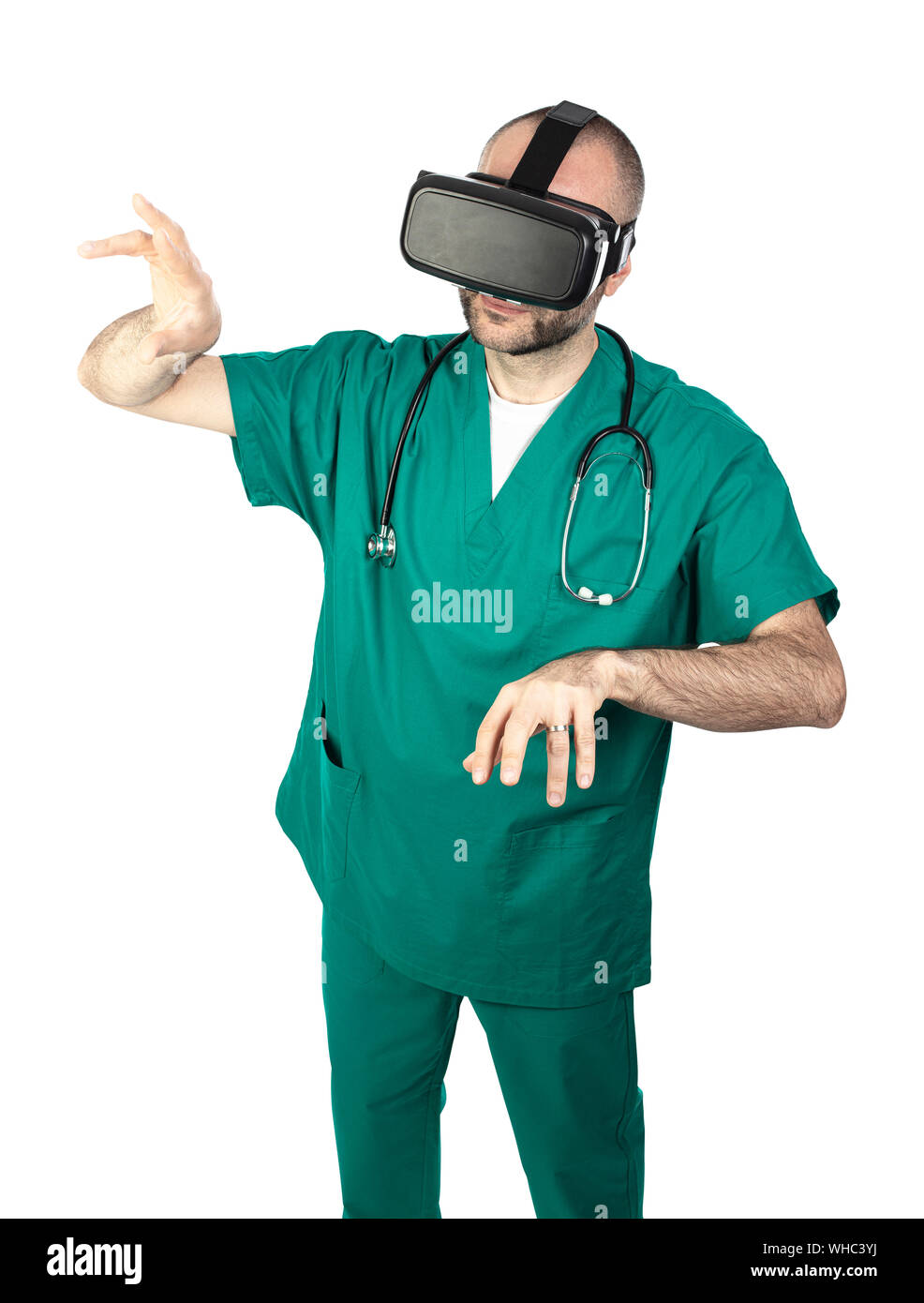 Kaukasische Arzt verwendet Gläser für virtuelle Realität isoliert auf Weiss. Stockfoto