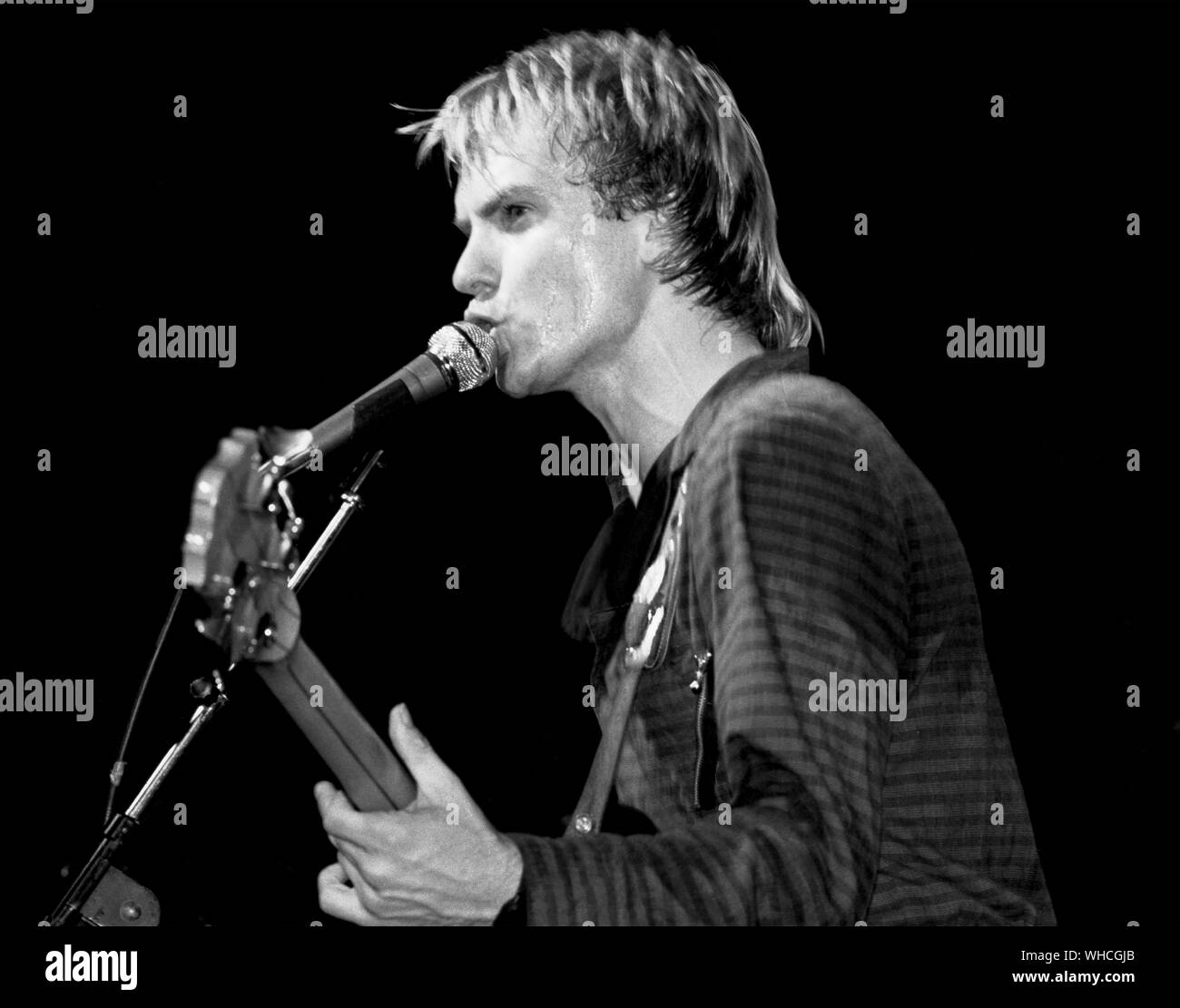 Sting spielt Gitarre an der Polizei Konzert im Hotel Diplomat in der Stadt New York im September, 1979. Stockfoto
