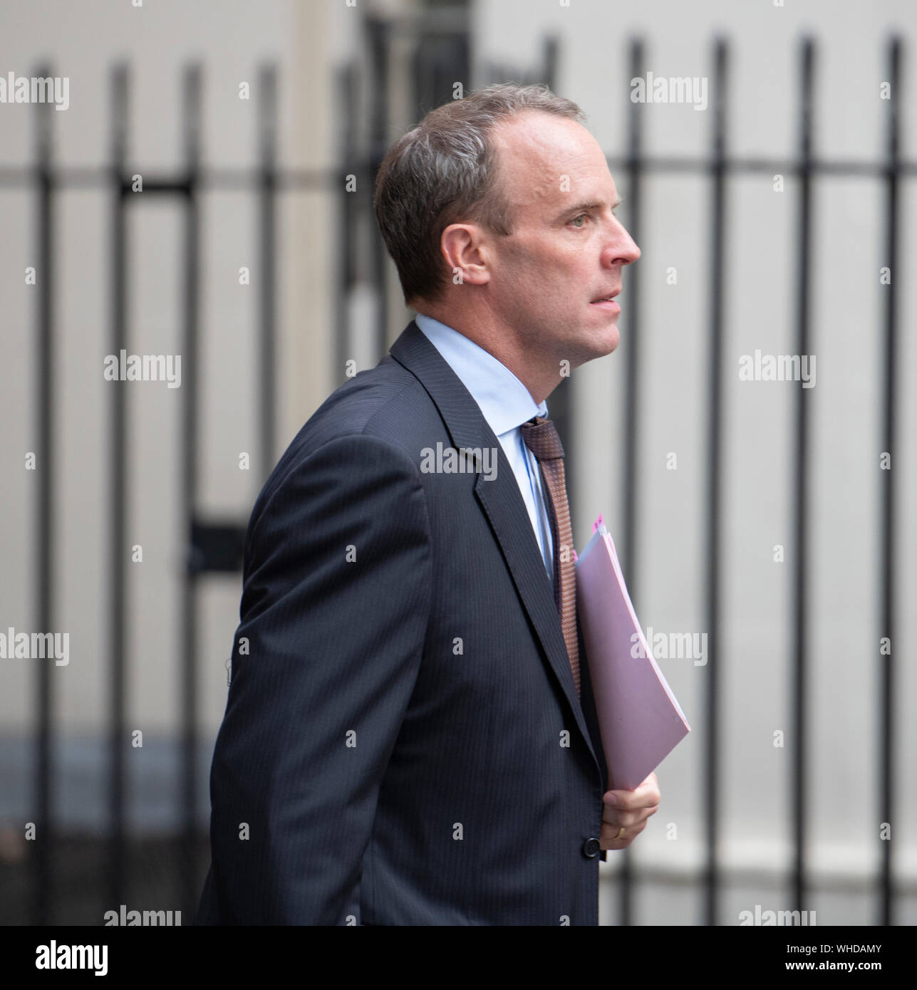 Downing Street, London, UK. 2. September 2019. Minister in der Downing Street für spezielle Kabinett Sitzung um 17.00 Uhr. Dominic Raab, Minister für auswärtige Angelegenheiten und Commonwealth-Fragen ankommt. Credit: Malcolm Park/Alamy Leben Nachrichten. Stockfoto