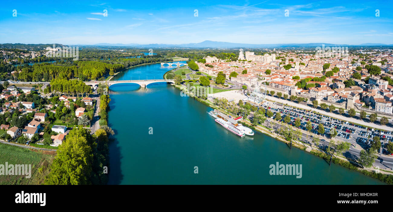 Rhone Antenne Panoramablick in Avignon. Avignon ist eine Stadt auf der Rhone in Südfrankreich. Stockfoto