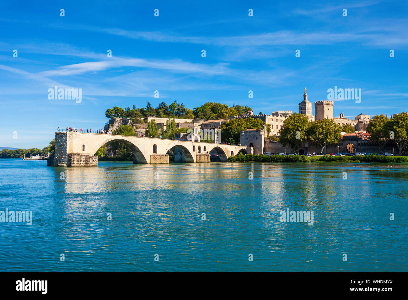 Pont Saint Benezet Brücke, Palast der Päpste oder Palais des Papes, Avignon Kathedrale Antenne Panoramablick in Avignon Stadt in Frankreich Stockfoto