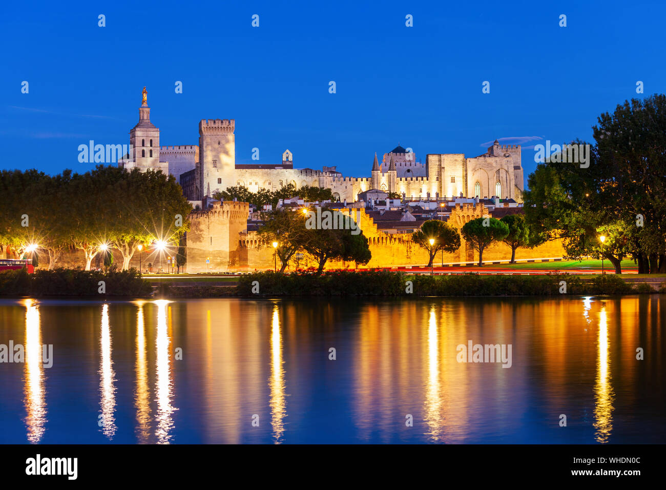 Palast der Päpste oder Palais des Papes, Avignon Kathedrale Antenne Panoramablick in Avignon, Südfrankreich Stockfoto