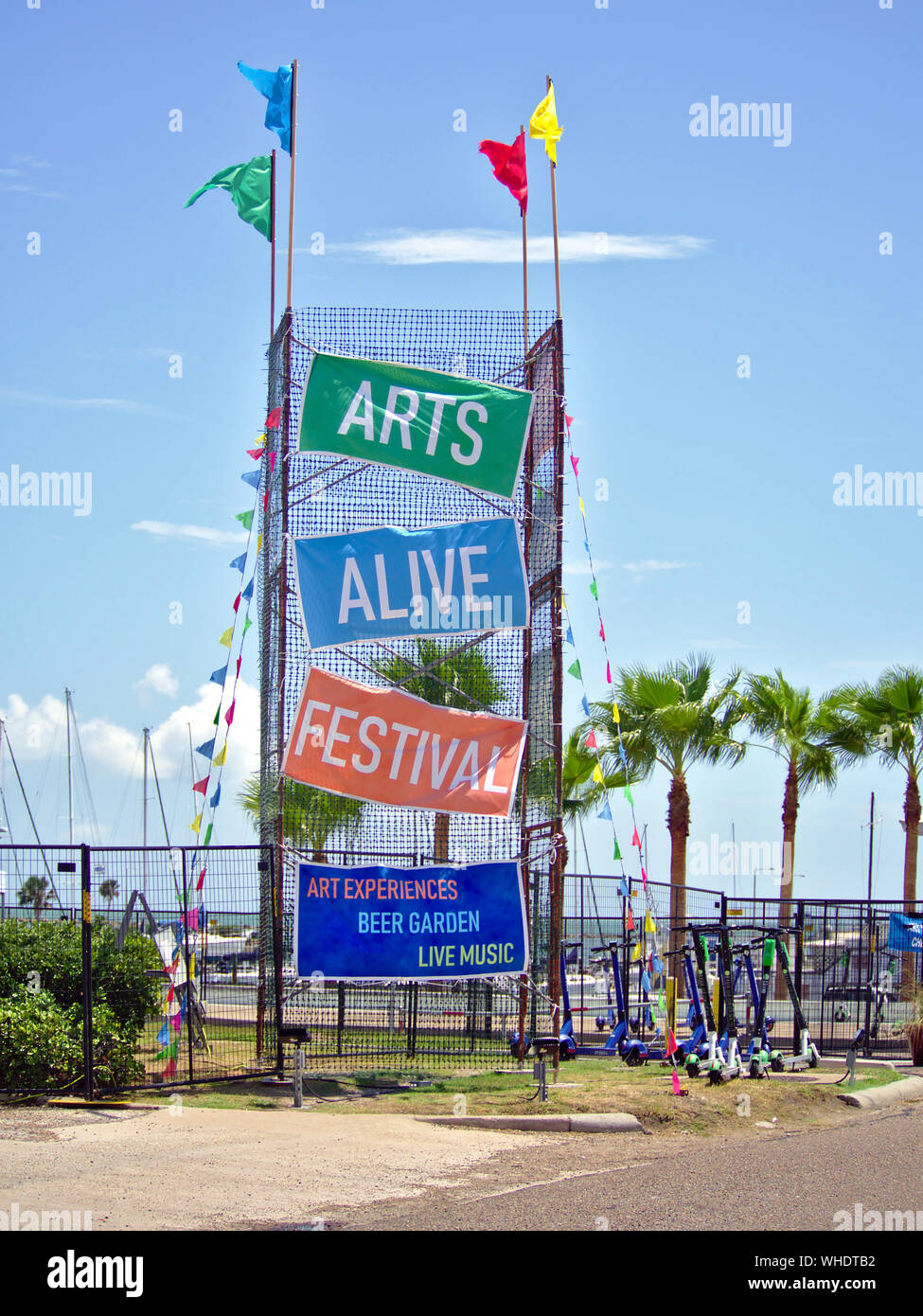 Registrieren Besucher auf die 2019 Arts Alive Festival das Art Center in Corpus Christi, Texas USA. Stockfoto