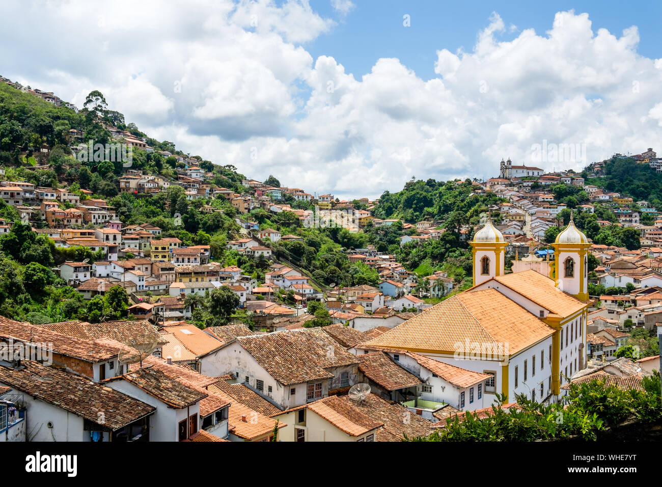 Blick über die Dächer der Colonial alte Goldgräberstadt Ouro Preto in Brasilien Stockfoto