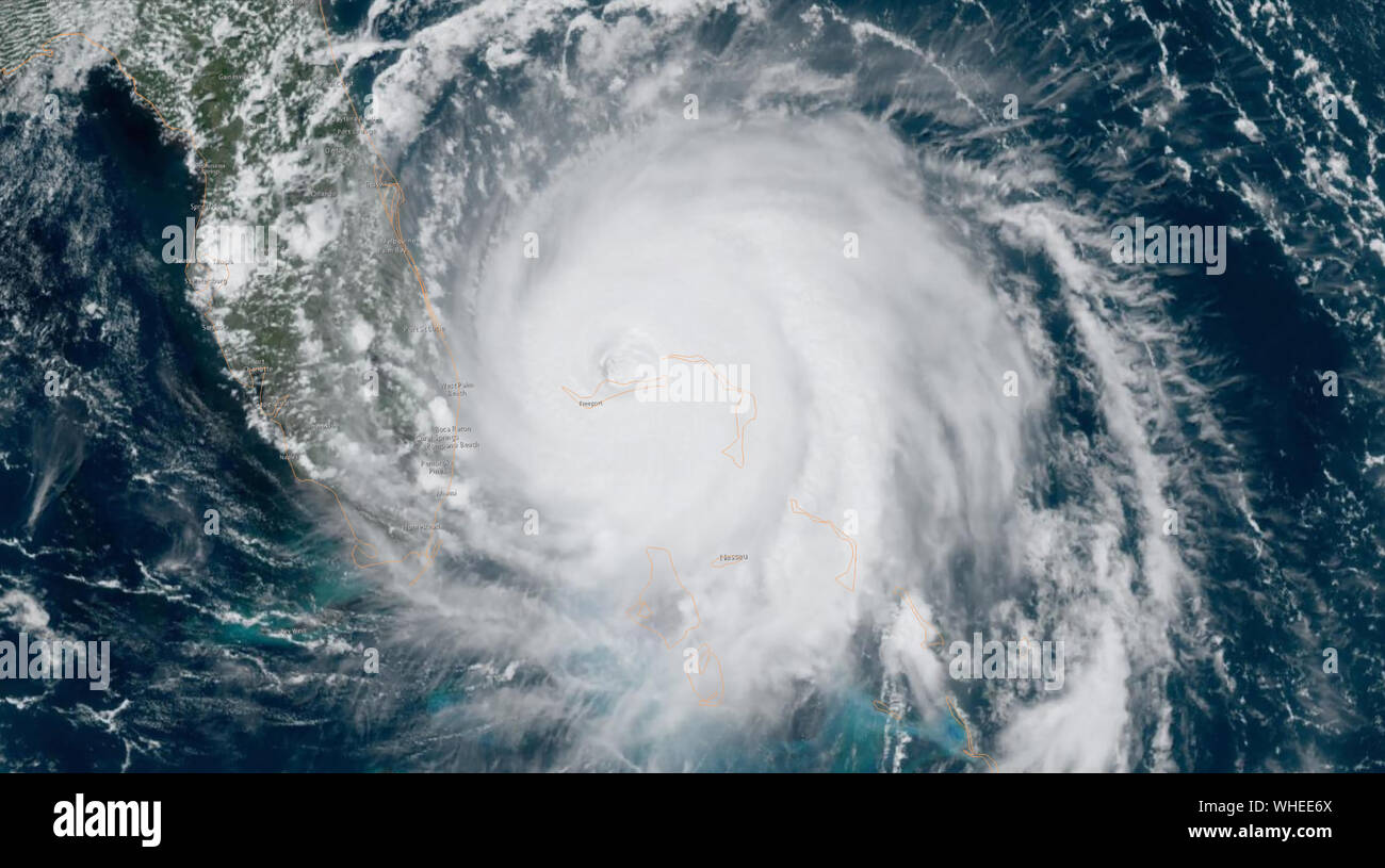 NOAA-Satelliten Ansicht des Hurrikans Dorian Anschlagen der Bahama Inseln am 2. September 2019. Stockfoto