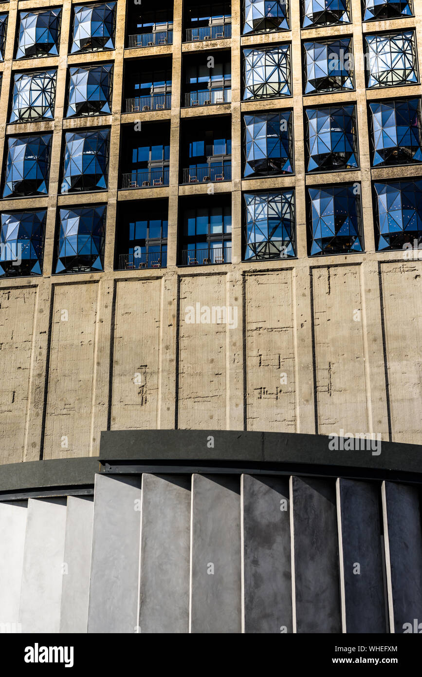 Die vordere Fassade des Architekten Thomas Heatherwick von Zeitz Museum für Zeitgenössische Kunst in Cape Town Waterfront Revier in Südafrika Stockfoto