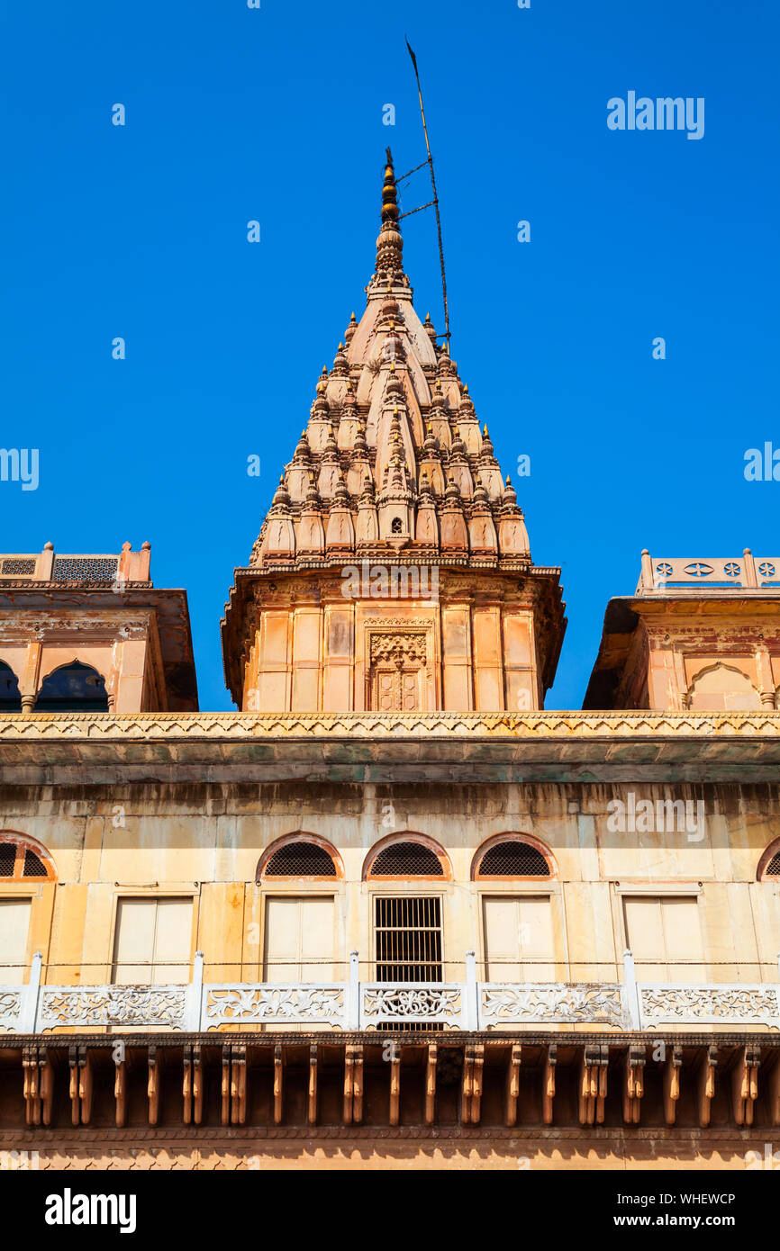 Shiva Tempel am Ganges in Varanasi Stadt befindet, Uttar Pradesh, Nordindien Stockfoto