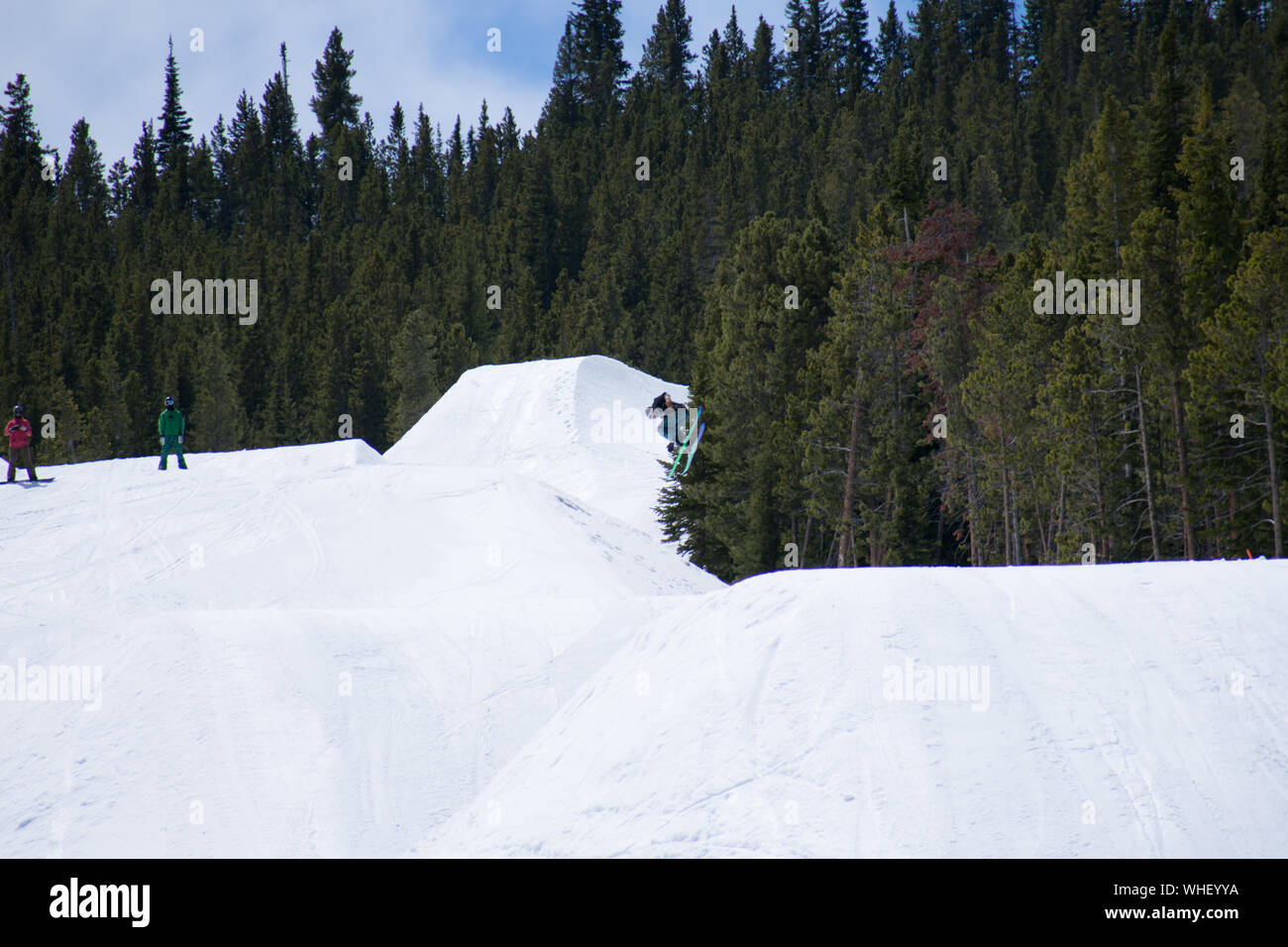 Skifahrer Tricks an der Terrain Park Vail Colorado Stockfoto