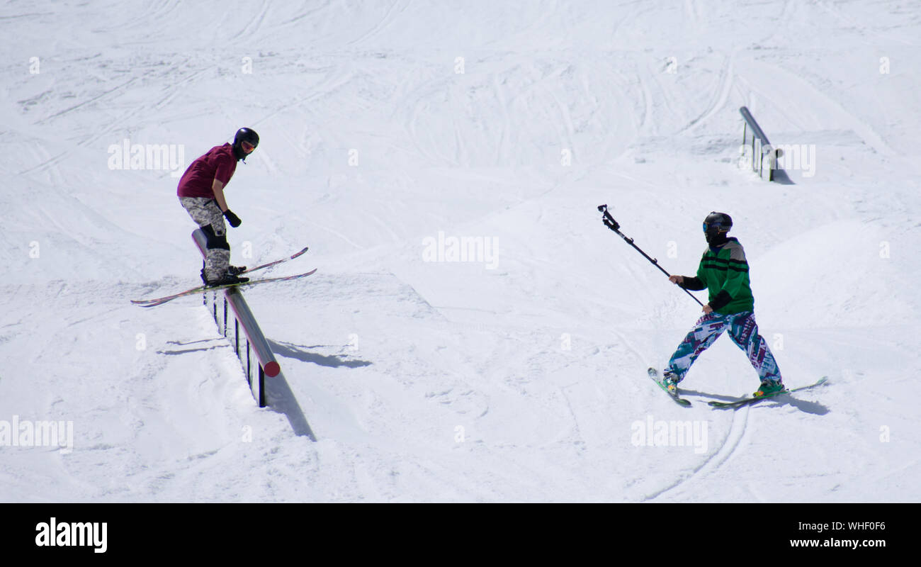 Skifahrer Tricks an der Terrain Park Vail Colorado Stockfoto