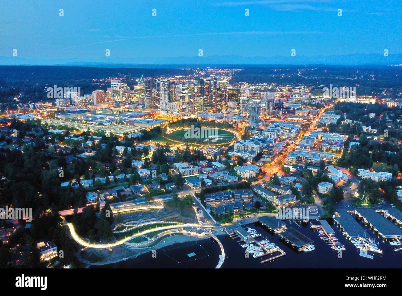 Drone Schuß der Stadt Bellevue von oben Stockfoto