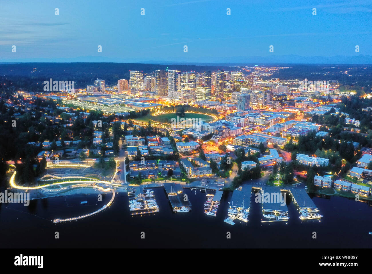 Drone Schuß der Stadt Bellevue von oben Stockfoto