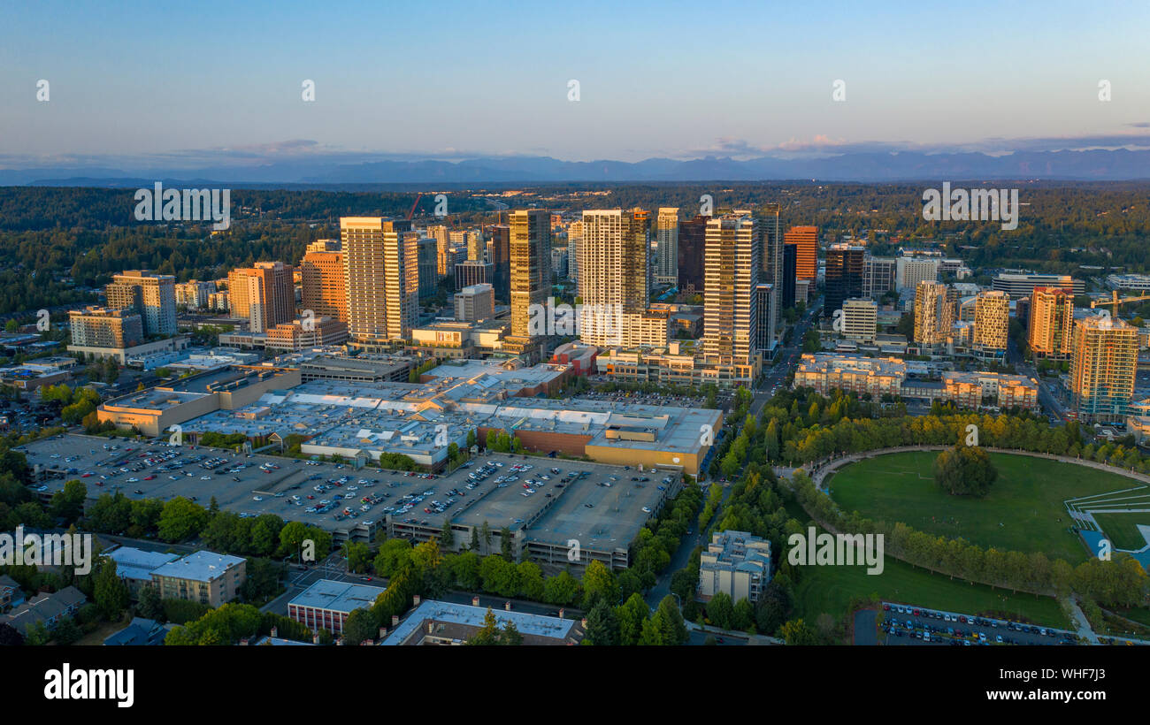 Drone Schuß der Stadt Bellevue von oben Stockfoto
