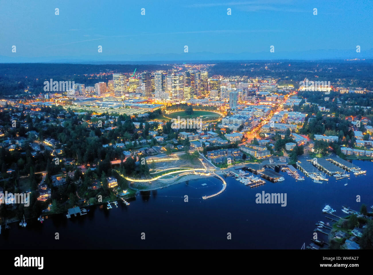Drone Schuß der Stadt Bellevue von oben Stockfoto
