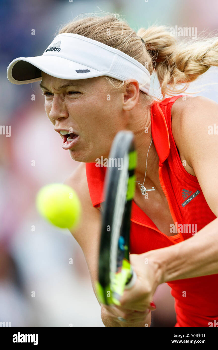 Aegon International 2017 - Eastbourne - England - WTA Damen Einzel Finale. Caroline Wozniacki (Dänemark in Aktion zwei spielende übergeben Rückhand gegen Stockfoto