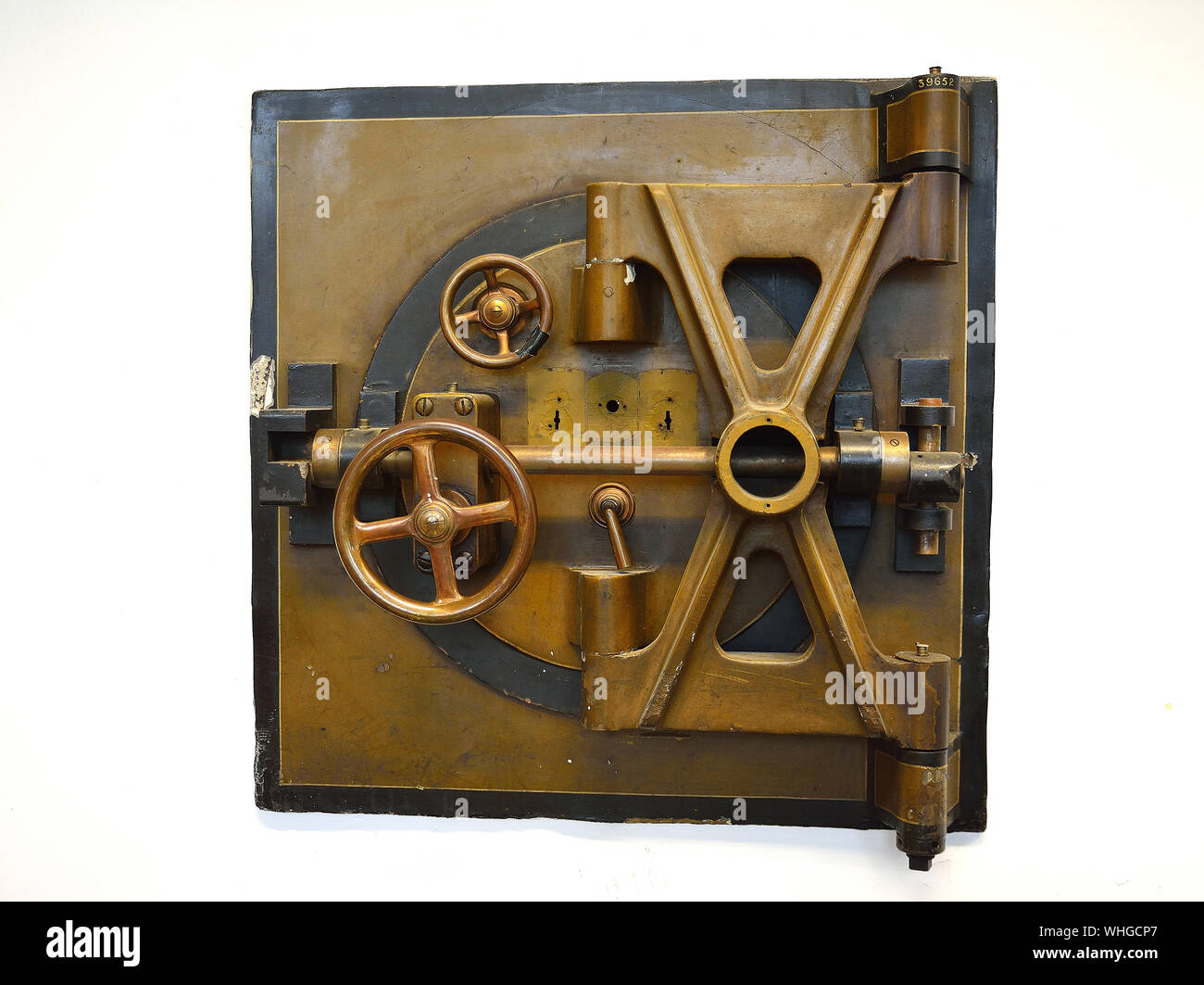 2 Fotografien einer Vintage Bank Vault, offene und geschlossene zeigt eine finanzielle Sicherheit, Schlosser oder banking Konzept Stockfoto
