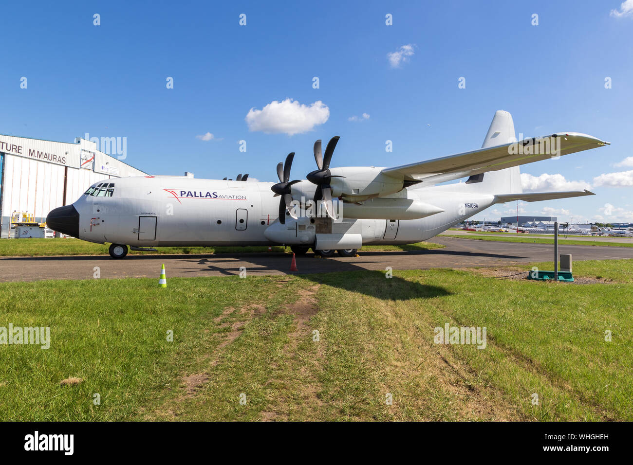 LE BOURGET PARIS - 21.Juni 2019: Pallas Aviation Lockheed Martin LM-100 J Hercules Transportflugzeug auf der Paris Air Show. Stockfoto