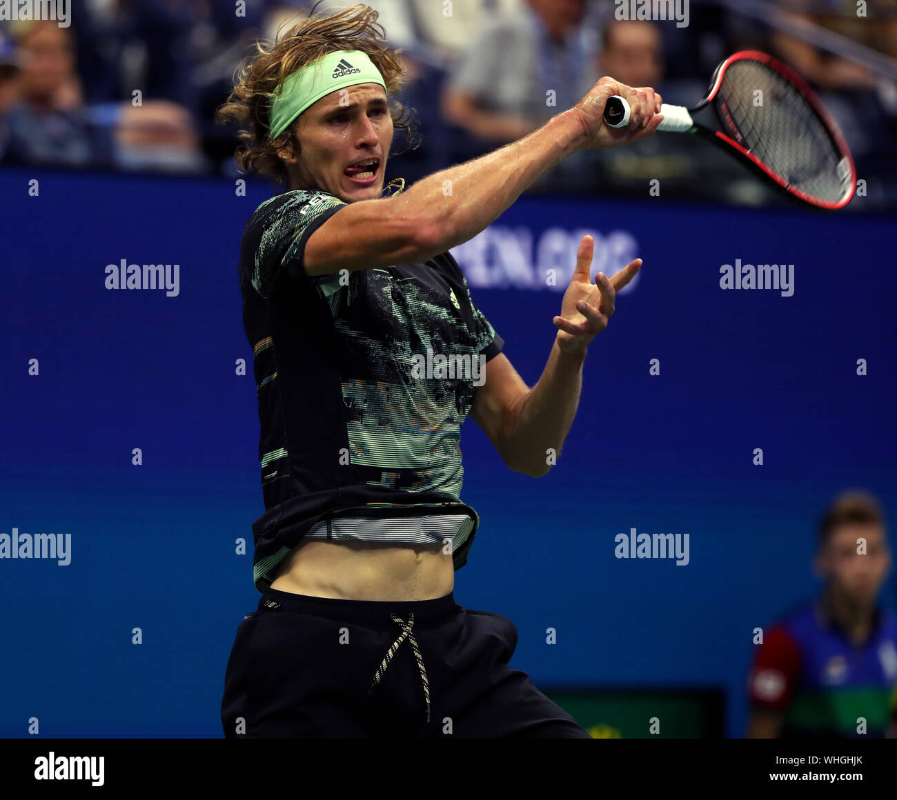 New York, Vereinigte Staaten. 02 Sep, 2019. Flushing Meadows, New York, Vereinigte Staaten - 2 September, 2019. Nummer 6 Samen Alexander Zverev in Deutschland gibt heute einen Schuß während seiner vierten Runde Spiel gegen Diego Schwartzman Argentiniens bei den US Open. Quelle: Adam Stoltman/Alamy leben Nachrichten Stockfoto