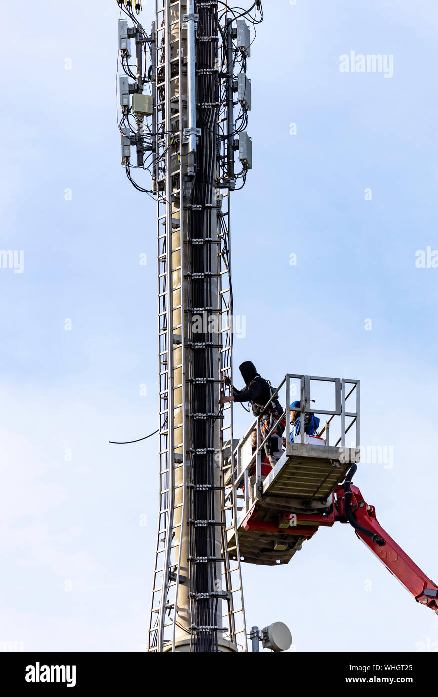 Radio Mast, Mobilfunk, Telefon, aktualisiert werden, mit neuen Antennen ausgestattet. Deutschland Stockfoto