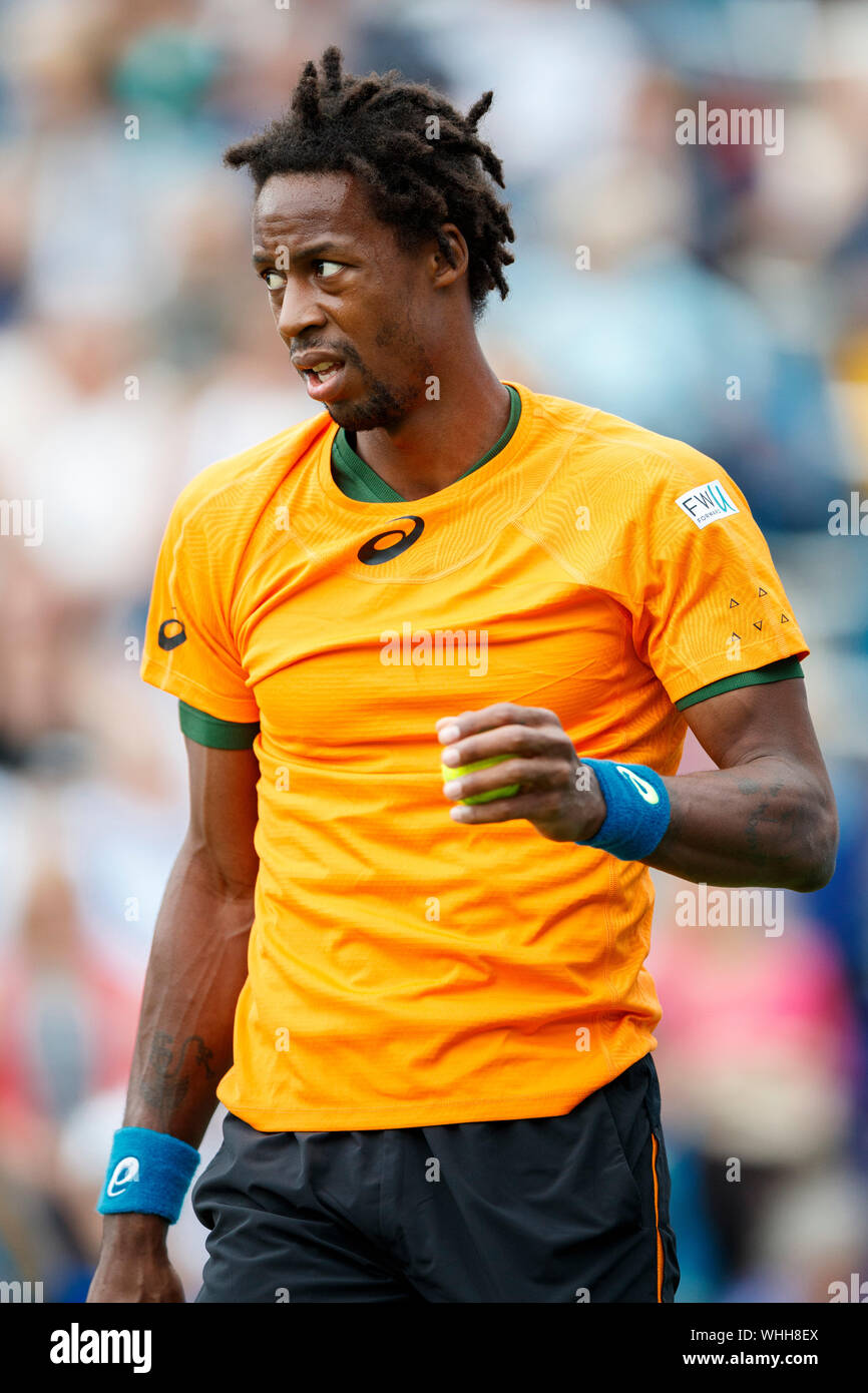 Gael Monflis von Frankreich im Spiel gegen Richard Gasquet Frankreichs bei Aegon International 2017 - Eastbourne - England - der ATP Männer Halbfinale. Freitag Stockfoto