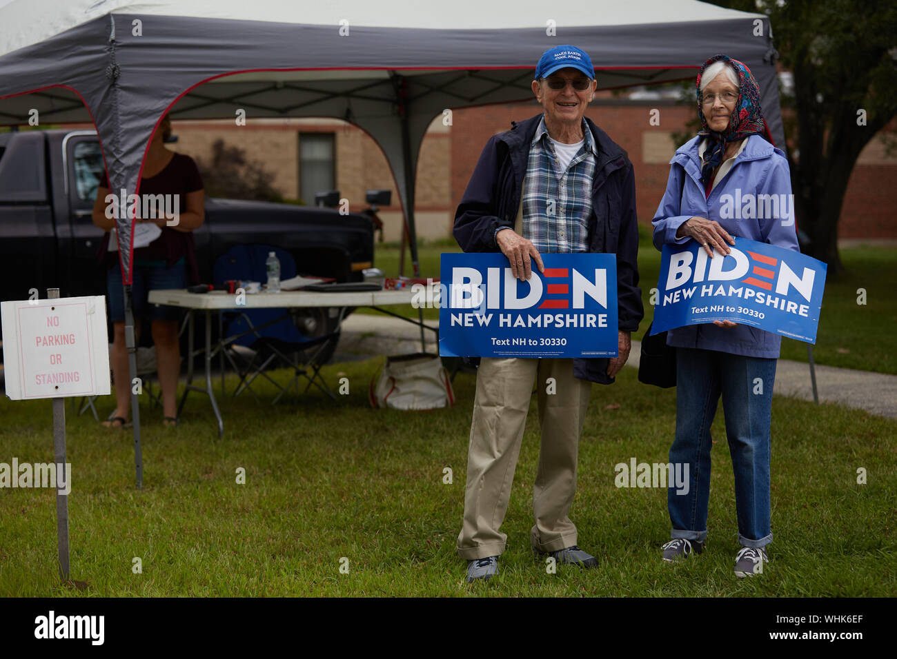 Milford, New Hampshire, USA. 2. Sep 2019. Bernie Sanders war der einzige Präsidentschaftskandidat in der jährlichen Milford New Hampshire Labor Day Parade bis März. Andere Kandidaten hatten die freiwilligen Zeichen während der Parade. Biden Unterstützer. Credit: Allison Abendessen/ZUMA Draht/Alamy leben Nachrichten Stockfoto