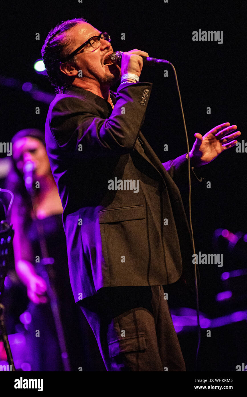 Mailand Italien. 02.September 2019. Der amerikanische Singer/Songwriter und Schauspieler Mike Patton führt live auf der Bühne des Teatro degli Arcimboldi während der 'mondo Cne-Tour 2019". Stockfoto