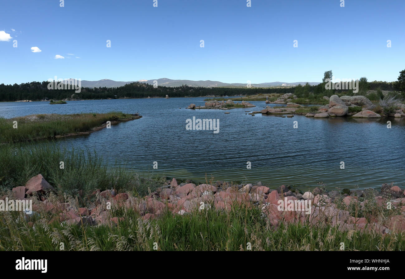 Schöne Dowdy See, Teil der Red Feather seen Recreation Area in der Nähe von Fort Collins, Colorado, an einem sonnigen Tag Stockfoto