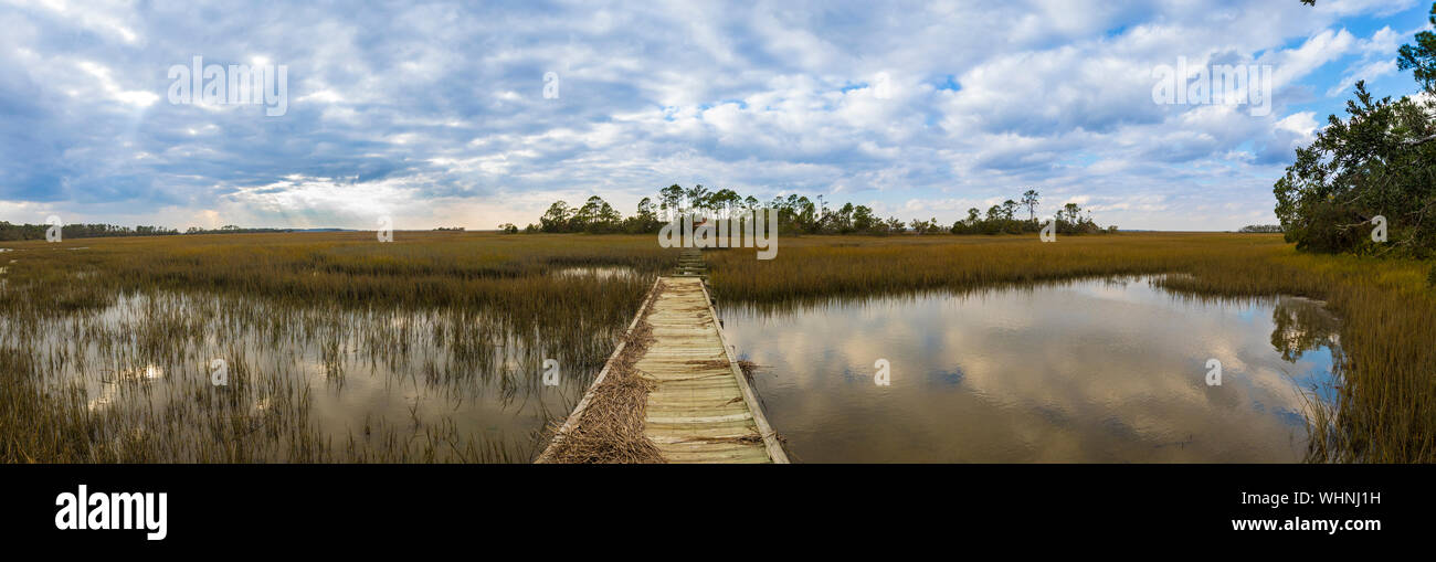 180 Grad Panorama der Küste South Carolina mit Hurrikan beschädigt Boardwalk Stockfoto