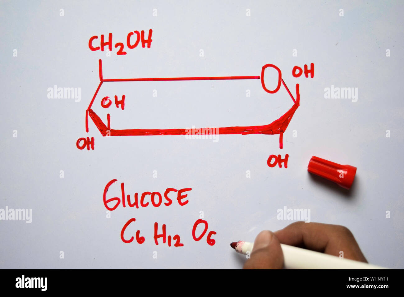 Glucose (C6, H12, O6) Molekül auf die Tafel geschrieben. Strukturelle