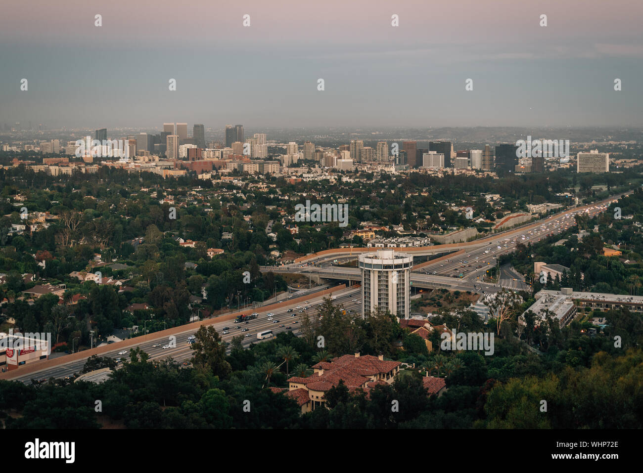 Sonnenuntergang von Westwood aus dem Getty Center in Los Angeles, Kalifornien Stockfoto