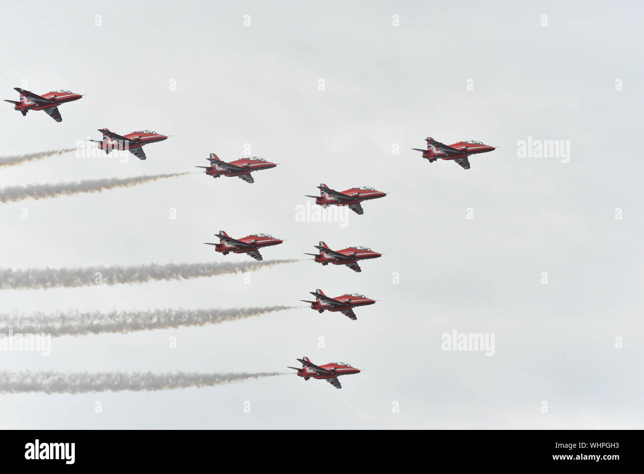 Toronto, Kanada. 01 Sep, 2019. Hawk T1 Jet von der britischen Royal Air Force (RAF) rote Pfeile aerobatic Demonstration team Betrieben ein Manöver während des 70. jährlichen kanadischen International Air Show (CIAS) über den Lake Ontario in Toronto durchführen. Credit: SOPA Images Limited/Alamy leben Nachrichten Stockfoto