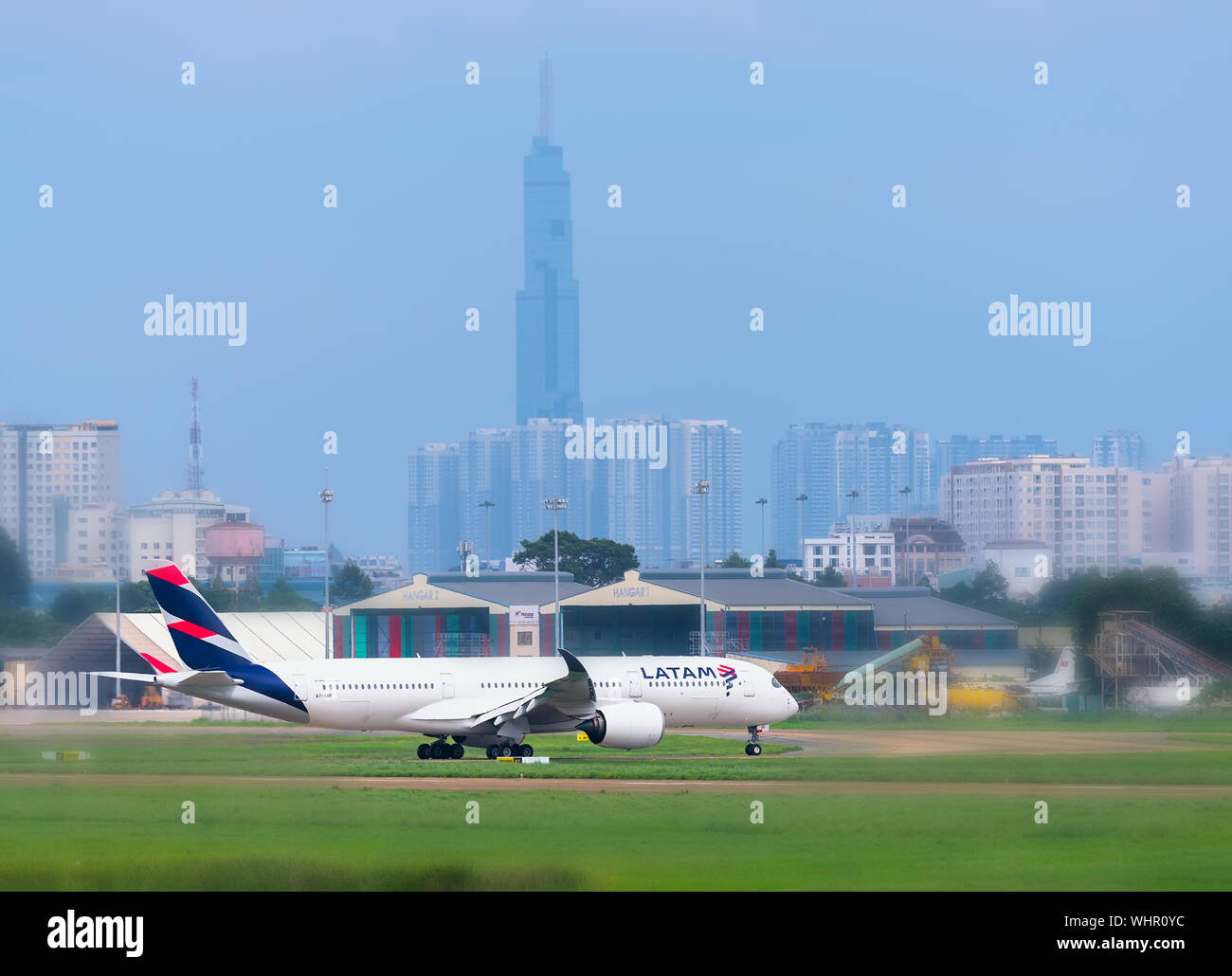 Flugzeuge Airbus A350 von latam Airlines vorbereiten vom internationalen Flughafen Tan Son Nhat, Ho Chi Minh City, Vietnam. Stockfoto