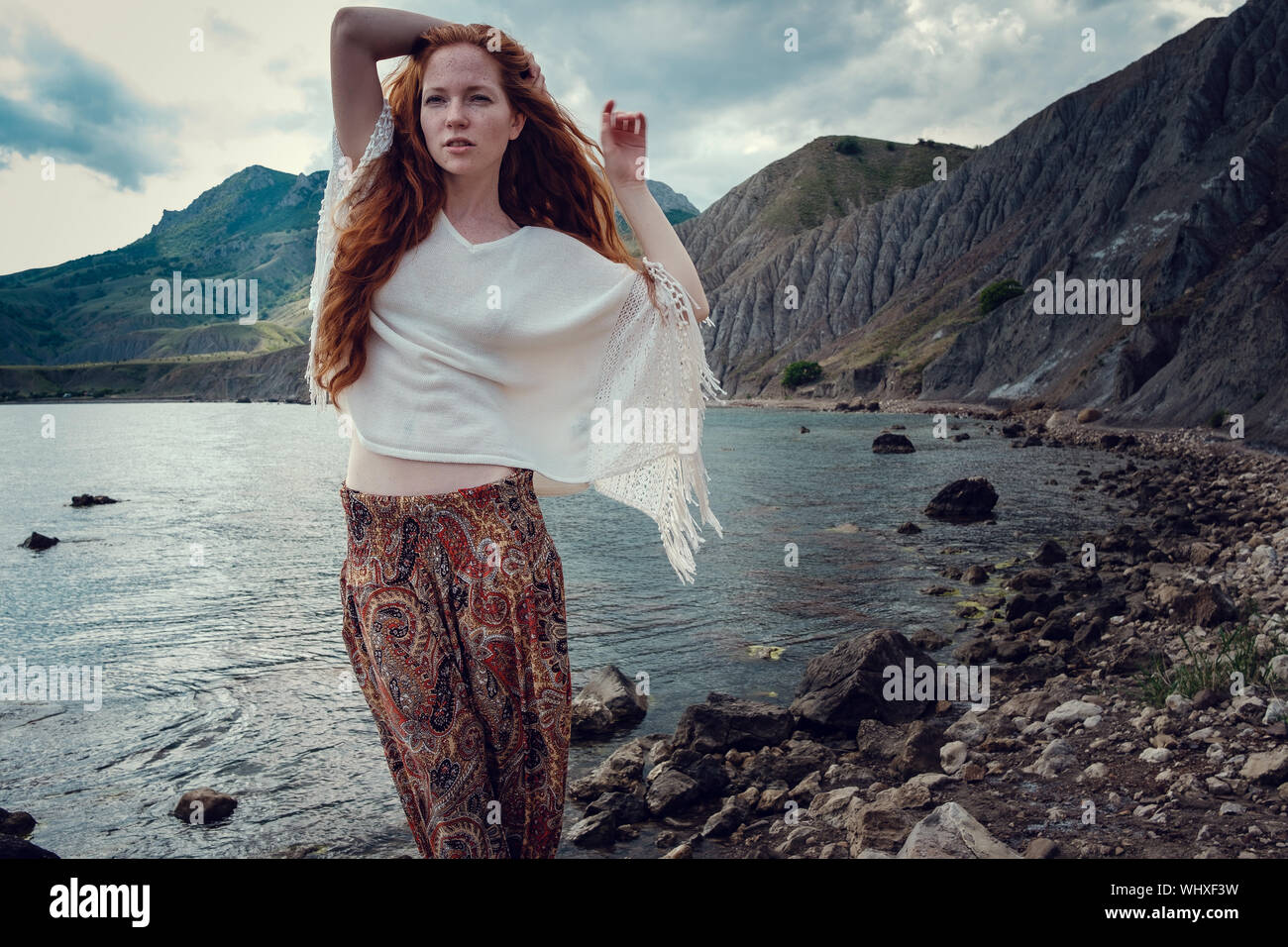 Damen Boho Strandkleid – Mit Langen Ärmeln, Spitze & Blumenstickerei | Leichtes Cover-up Für Strand & Pool