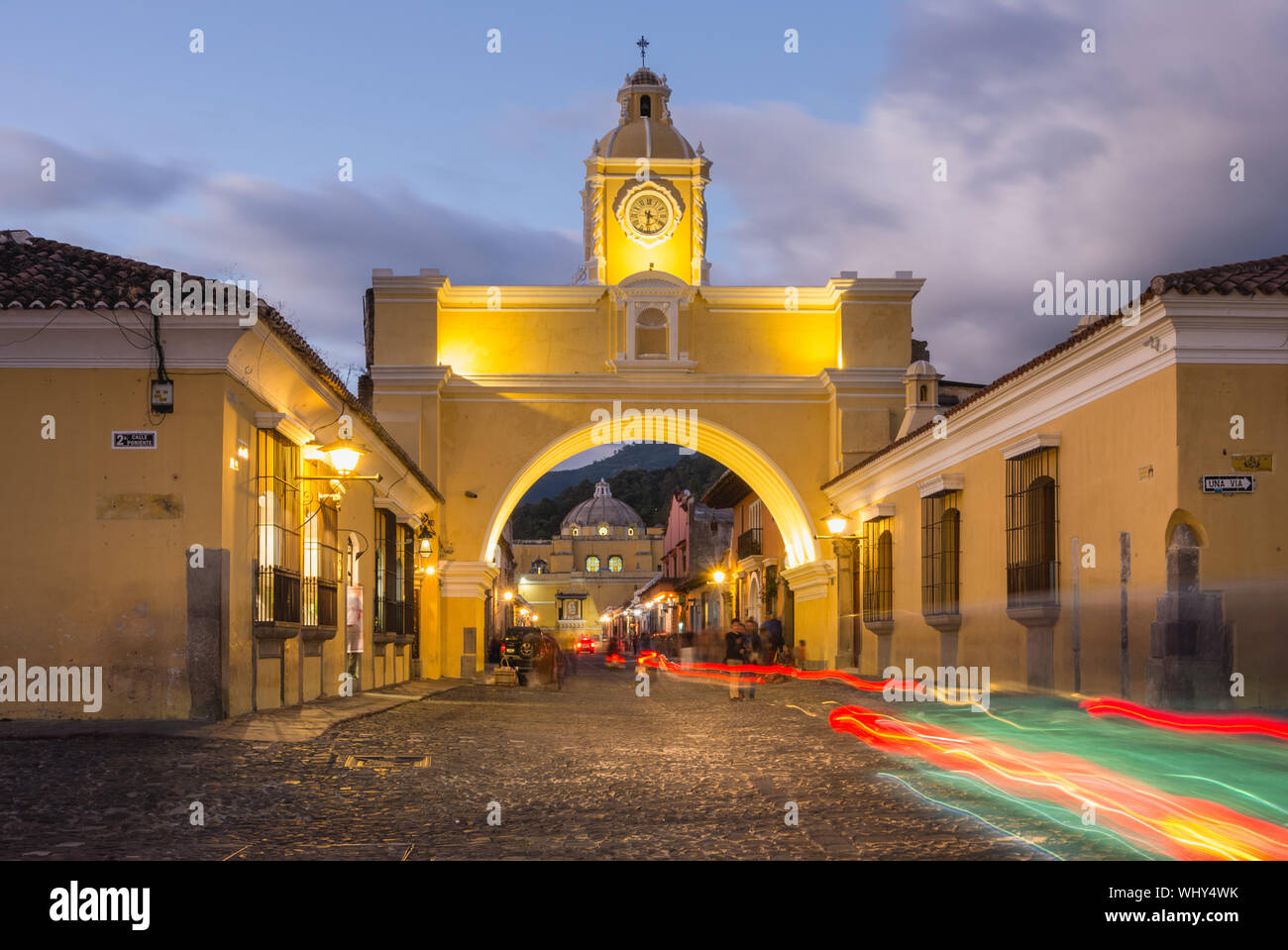 Arco de Santa Catalina bei Sonnenuntergang, Antigua, Guatemala. Stockfoto