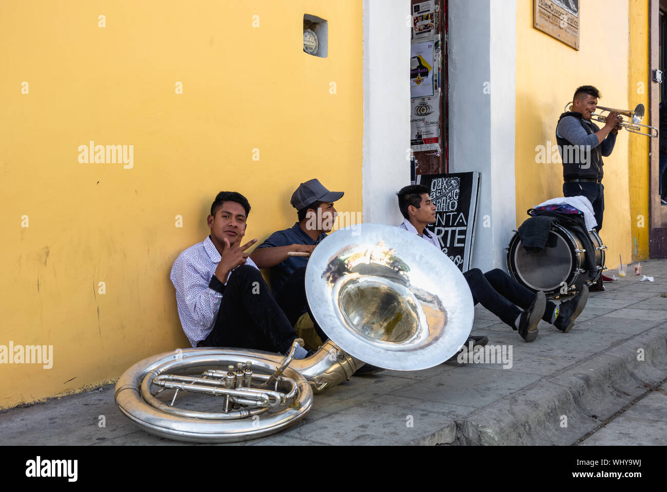Oaxaca Instruments Mexican instruments -Fotos und -Bildmaterial in hoher Auflösung – Alamy