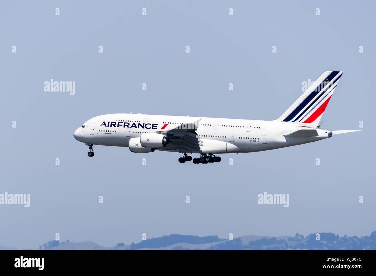 September 1, 2019 Burlingame/CA/USA - Air France Flugzeug Vorbereitung für die Landung am Flughafen San Francisco International (SFO) Stockfoto