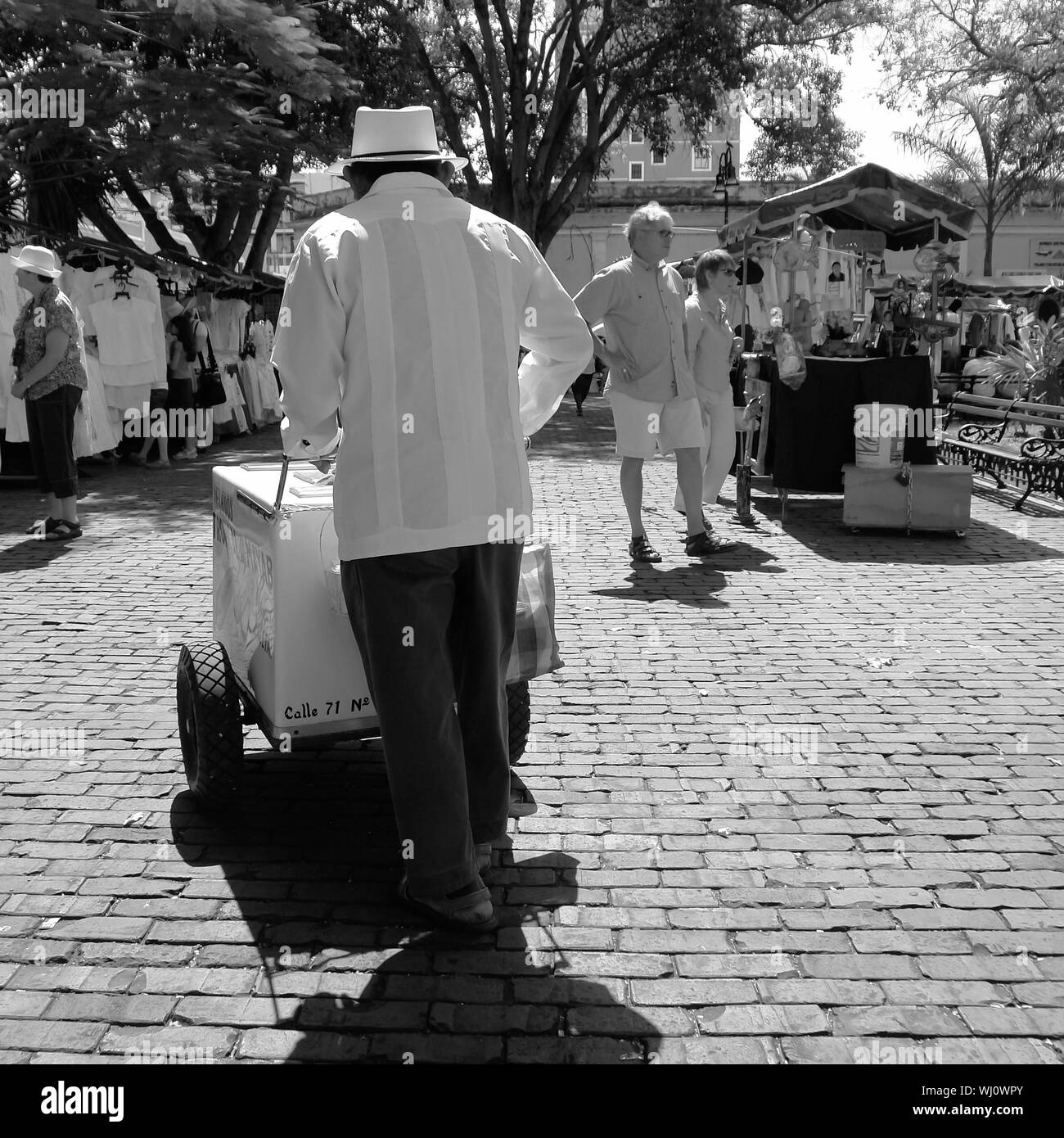 Yucatan street Hersteller tragen die typische guayabera und Sombrero Stockfoto