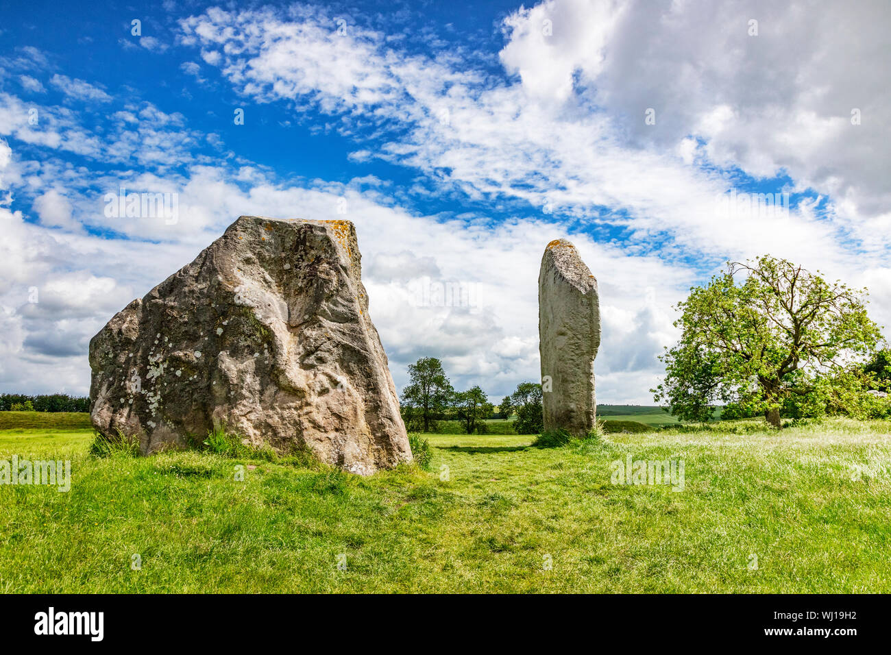 Standing Stones bekannt als The Cove, Avebury, der Jungsteinzeit henge Monument mit drei Steinkreise, einschließlich der größten Steinkreis in... Stockfoto