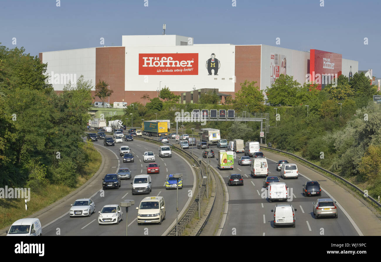 A100, A100, Auto, Autobahn, Autos, Autoverkehr, Berlin, Deutschland, Höffner, Logo, Möbel Höffner, Möbel Haus, Möbel Haus, Saxon's Stockfoto