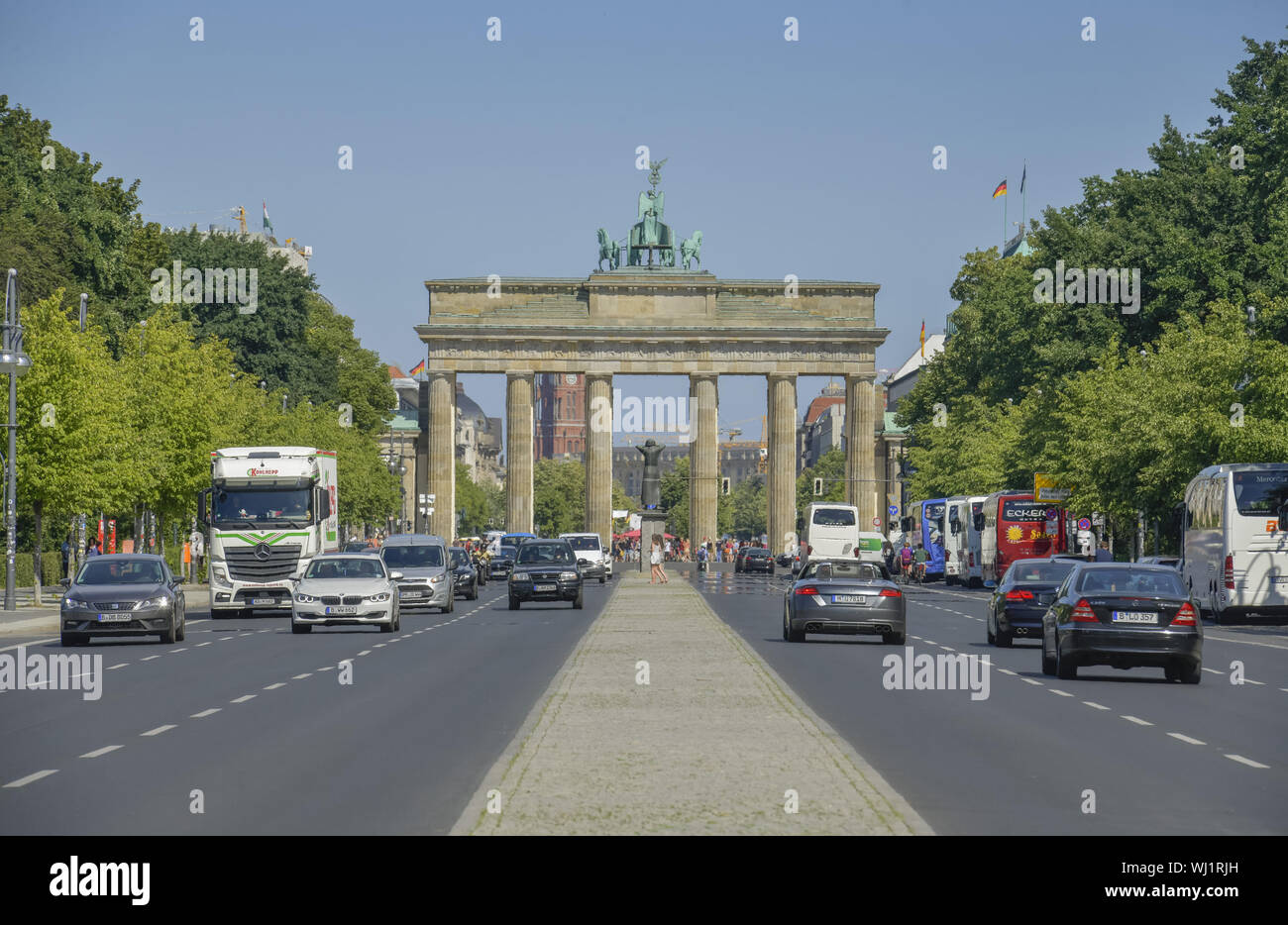 Auto, Autos, Verkehr, Berlin, Berlin Mitte, Brandenburger Tor, Deutschland, hinter, Mitte, Platz des 18. März, 18. März Stockfoto