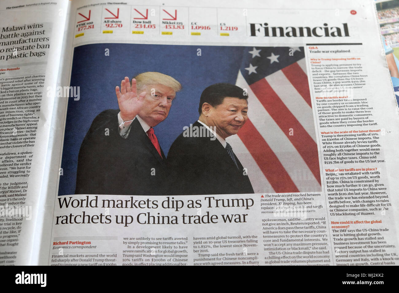 "Die Weltmärkte dip als Trumpf Ratschen bis China trade Krieg' Guardian Artikel im finanziellen Bereich August 2019 London England Großbritannien Stockfoto