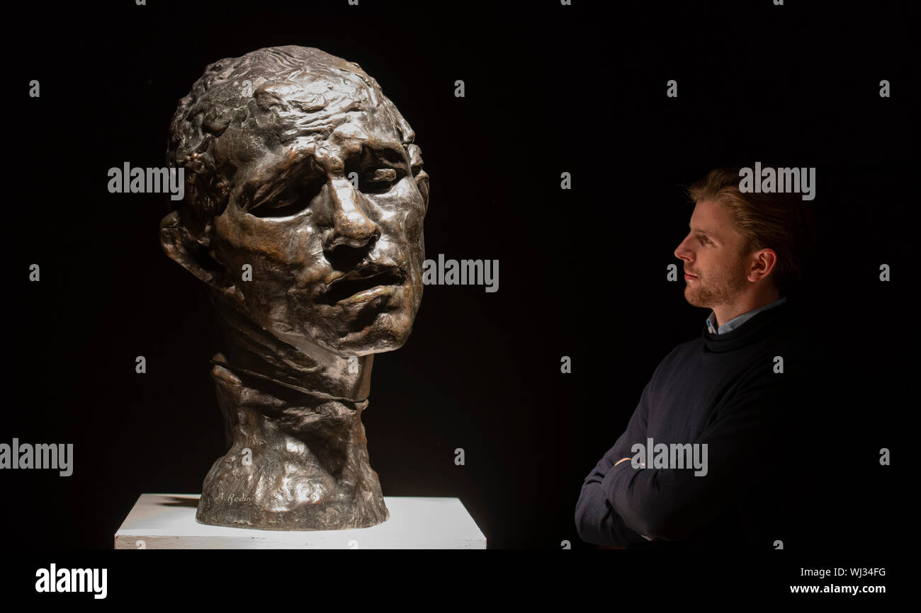 Bonhams, New Bond Street, London, UK. 3. September 2019. Eine Gruppe von außergewöhnlichen Bronzen von Auguste Rodin aus der Sammlung von Sir Warwick und Lady Fairfax, einem von Australiens prominente Familien, auf Ansicht vor dem Verkauf am 10. Oktober. Bild: L'un des Bourgeois de Calais: Tête colossale de Pierre de Wissant, Auguste Rodin. Zwischen 1885-1886 konzipiert. Schätzung: £ 40,000-60,000. Credit: Malcolm Park/Alamy Leben Nachrichten. Stockfoto